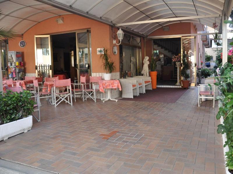 Hotel Peonia Rímini Exterior foto