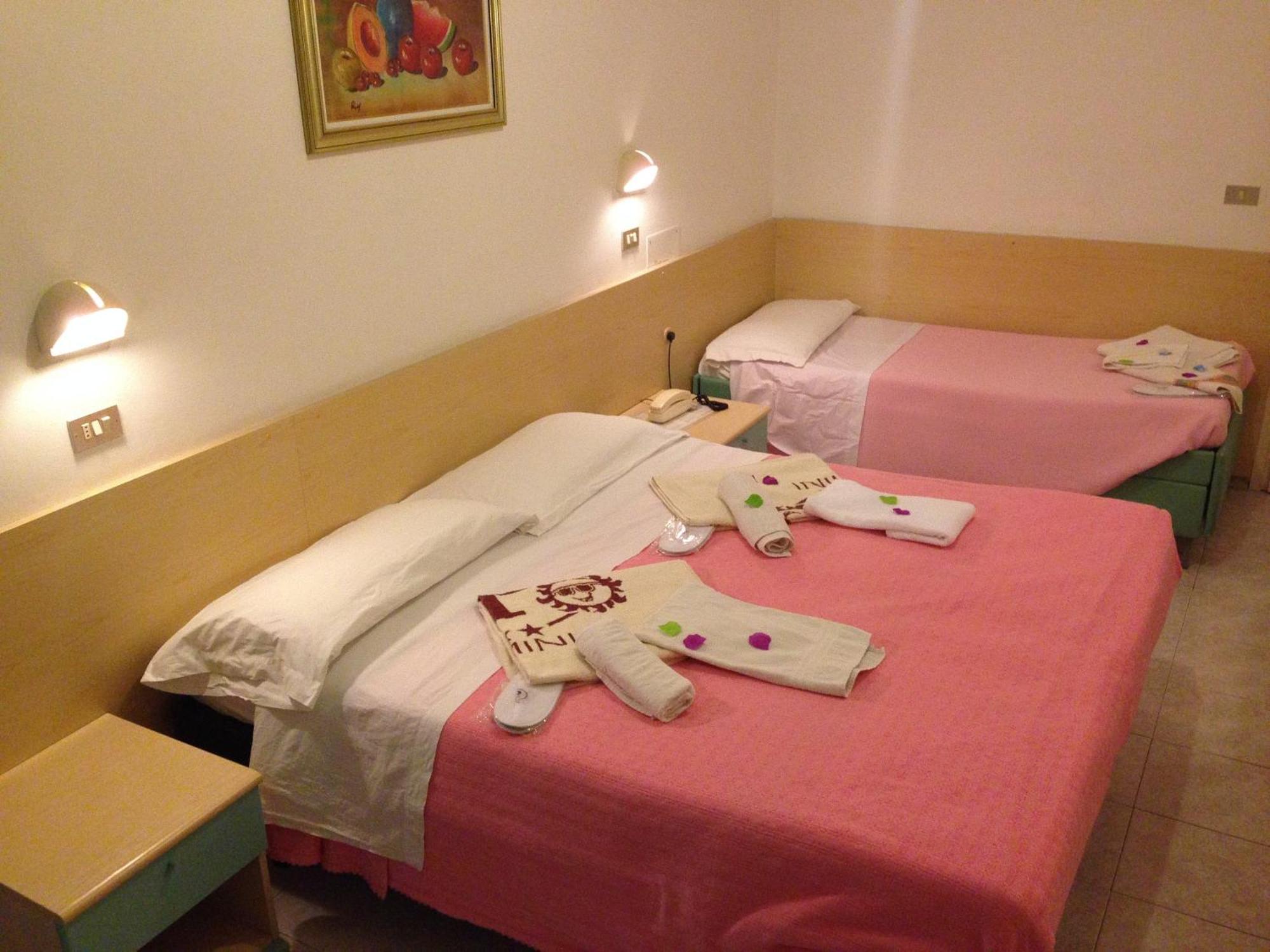 Hotel Peonia Rímini Habitación foto